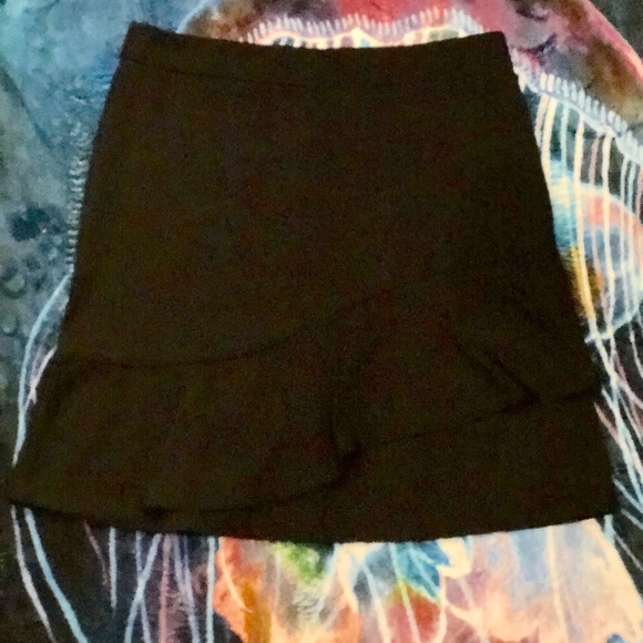 Black Ruffle Skirt size 10 NWOT 89th & Madison. - Picture 1 of 3
